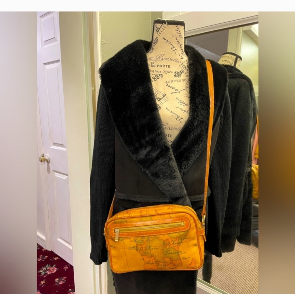 HOST PICK*Alviero Martini   Bag Luxury made in Italy ❤️ HOST PICK 3/15/24 ❤️ - Picture 11 of 12